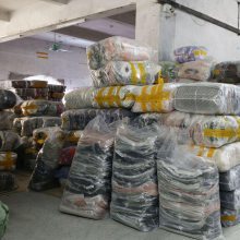 爆款四季地?cái)偡b批發(fā) 3元一件論斤稱，廠家?guī)齑媲鍌}背后的生意經(jīng)